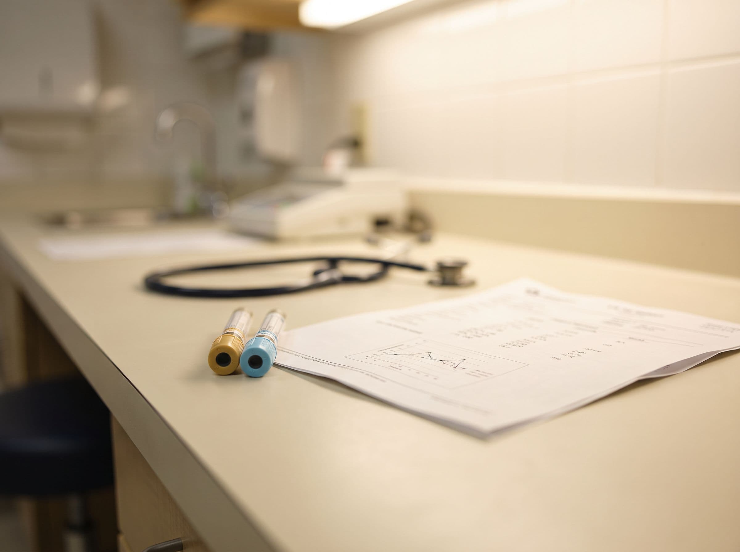 Troponin, epruvete sa uzorkom krvi i laboratorijski nalaz